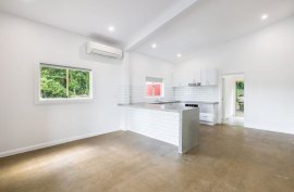 AIRLIE BEACH QLD - House & Development Site - $1.4M - 29% Contraacoin