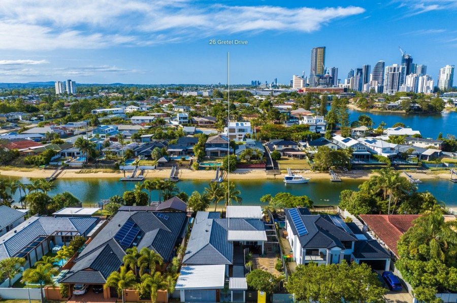 MERMAID WATERS GOLD COAST WATERFRONT HOME 2.8M 25 CONTRACOIN