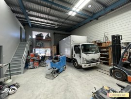 NORTHGATE QLD - 214sqm office / warehouse unit - $1.59M - 30% Contracorp AUDC