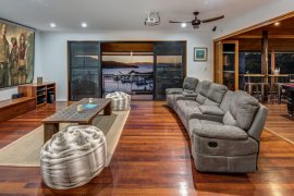 HAMILTON ISLAND -"The Boathouse" - 4 Bed Home -$3.9M - 25% Contracoin