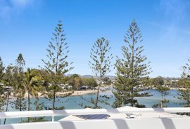 BURLEIGH HEADS - GOLD COAST - NEW 3 BED VILLA  $2,200,000 - 25% CONTRACOIN